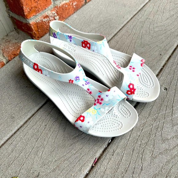 CROCS Shoes - Crocs slip in Sandler with floral print